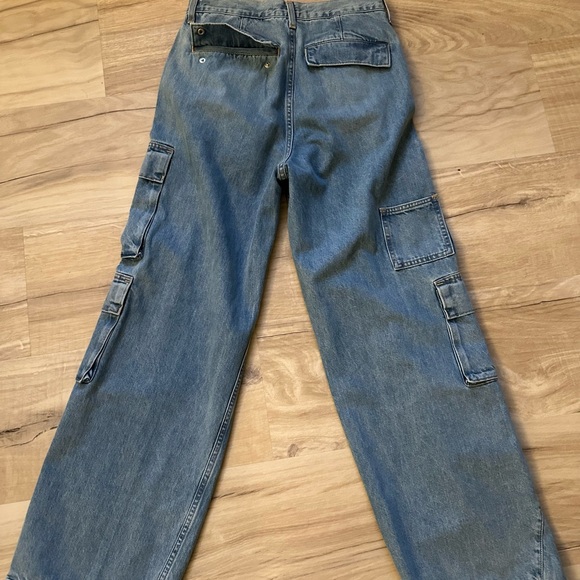 Aritzis- The '90s Millie Hi-Rise Cargo Jean. Size 27 - Picture 6 of 10